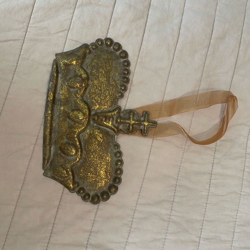 Metal decorative hanging Crown